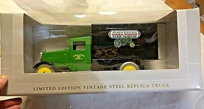 RARE SpecCast Limited Edition Vintage John Deere Steel Truck Replica 1:25 In box - Image 1 of 4