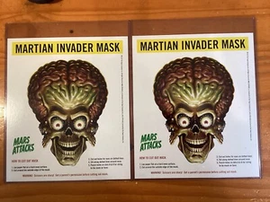 "Máscara de intruso marciano Mars Attacks recorte de cartón Topps Sidekick cantidad 2 8""x 10""" - Imagen 1 de 2