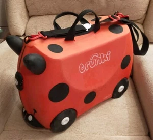 TRUNKI Ride On Kids Suitcase Red Harley The Ladybug Ladybird Luggage Carry Case - Foto 1 di 9