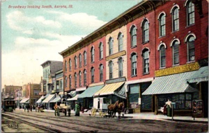 AURORA, ILLINOIS - BELEBTE BROADWAY STREET VON PFERDEN - ALTE POSTKARTE - Bild 1 von 2