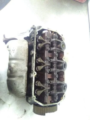 Culata conductor izquierdo Mitsubishi Montero 97-98 3,0 litros 6 cilindros  Foto 1 de 3