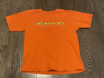 Men's El Eden Predator Movie Set Puerto Vallarta Mexico Orange T-Shirt Size L - Image 1 of 4