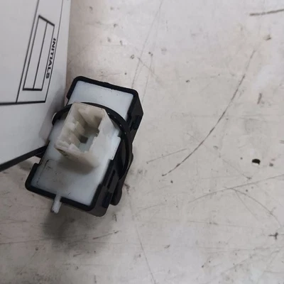 Interruptor ventana eléctrica trasero pasajero derecho jeep renegade 2023 2022 2021 2020 Foto 1 de 4