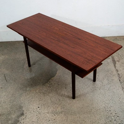 Mesa de centro moderna danesa de mediados de siglo de teca maciza Dinamarca tabla de surf estante Mcm M Foto 1 de 4