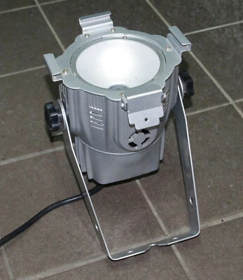 Eurolite ML-30 COB LED Studio PAR, RGB, silber, 30W, 90°, 3/5 Kanal, DMX - Bild 1 von 4