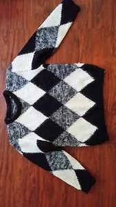 Maßgefertigter Strick Wollpullover Damen Medium schwarz weiß grau Rauten Kunsthandwerk - Bild 1 von 3