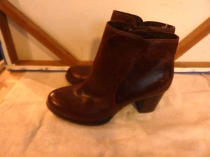 BORN DISTRESSED BROWN LEATHER HEELED ANKLE BOOT       Womens Sz. 6M      NWOB - Picture 1 of 4
