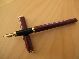 Cross Signature Fountain Pen Bordeaux Red 18K Gold Med Pt Pen In Box * - Picture 1 of 2