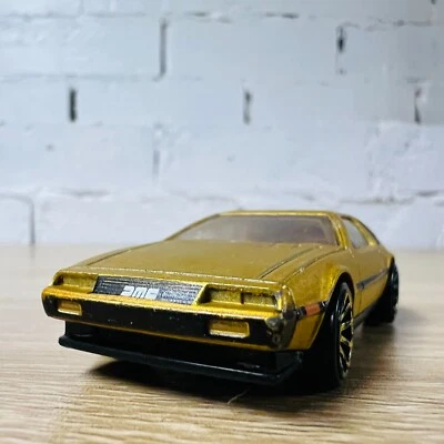 81 1981 DeLorean DMC-12 Gold 2010 New Models 15/44 HW Premiere 16/52 - Image 1 of 4