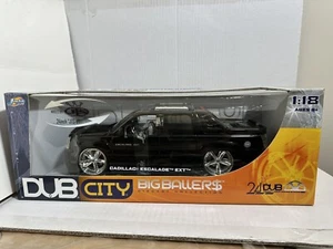 JADA TOYS DUB CITY 2002 CADILLAC ESCALADE EXT BLACK 1:18 DIECAST MODEL - Picture 1 of 8