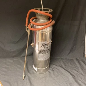 Vintage Pyrene Fire Extinguisher from USA Fire Engine The Fyr Fyter Co. (1453) - Picture 1 of 9