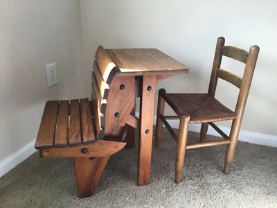 Escritorio y silla escolar pequeña de pino antiguo para niños tamaño raro SIN ENVÍO Foto 1 de 4