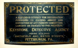 Antica insegna pubblicitaria KEYSTONE DETECTIVE AGENCY Pittsburg ~ ottone PROTETTO - Foto 1 di 2