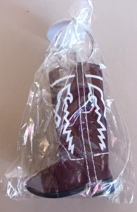 NEU VERSIEGELT 3,5 X 2 1/4" BREIT BRAUN KUNSTSTOFF COWBOY/COWGIRL STIEFEL SCHLÜSSELANHÄNGER - Bild 1 von 3