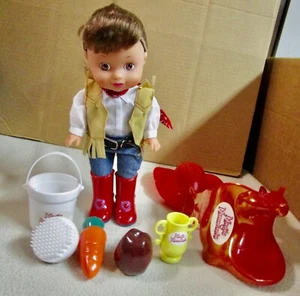 Magic Moments Doll, Hat, Saddle, brush, pail, apple, carrot, trophy. (C) - Picture 1 of 8