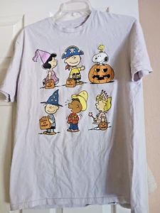 CHARLIE BROWN, LUCY, SNOOPY PEANUTS GANG TRICK OR TREAT HALLOWEEN T-SHIRT OBERTEIL GRÖSSE M - Bild 1 von 4