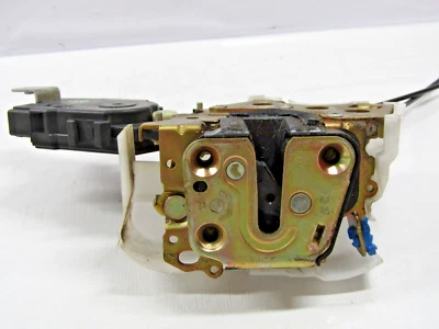 Actuador de bloqueo de pestillo de puerta de pasajero delantero derecho Subaru Forester 2003-2008 OEM Foto 1 de 4