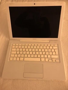 MacBook / Apple / weiß / gebraucht - Bild 1 von 9