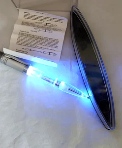 Glowseen Pluma de Iluminación Electrónica LED Luz Azul con Recarga y Estuche Protector - Imagen 1 de 7