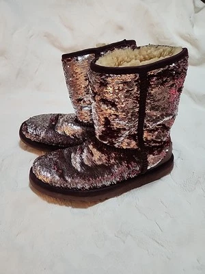 Bota de invierno Ugg Australia lentejuelas plateada púrpura brillante para mujer talla 6 Foto 1 de 4