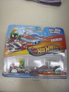 Hot Wheels RacerVerse Marvin The Martian Spaceship Set Diecast Vehicles - Picture 1 of 5