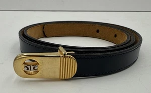 "Cinturón de cuero ajustado vintage negro con logotipo dorado y hebilla cintura de 27""-30""" - Imagen 1 de 6