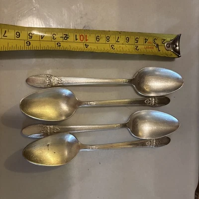 Juego de 4 cucharaditas vintage IS First Love 1847 Rogers plato de plata cubiertos Foto 1 de 4