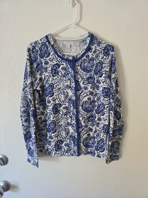 Suéter floral Charter Club para mujer azul cobalto blanco perla abotonada talla S usado en excelente estado Foto 1 de 4