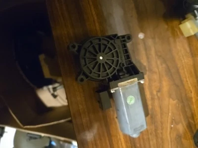 Power Window Motor for 2000-2002 Lincoln LS passenger rear - Image 1 of 2