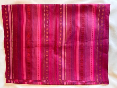 Tela de inspiración hindú a rayas rosas sin marca 1,75 yardas con hilos metálicos Foto 1 de 4
