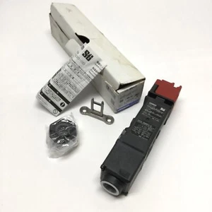 Omron D4SL-N3NFG-DN interruttore di interblocco protezione porta di sicurezza, bobina 24 VDC, 120 VAC 1,5A - Foto 1 di 5