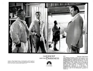 Ghost & The Darkness 1996 B&W 8x10 Movie Photo Val Kilmer & Tom Wilkinson (A3) - Picture 1 of 1