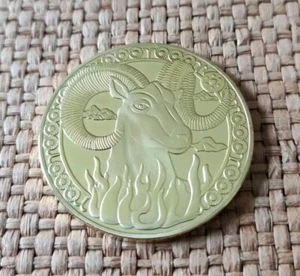 Widder vergoldeter Tierkreis Medaillon Geschenk für Astrologie-Fans 1,57 Zoll Münze - Bild 1 von 4