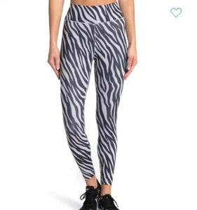 Nike Womens Icon Clash 7/8 Leggings Pockets X-Large XL Black White Zebra NEW NWT - Picture 1 of 2