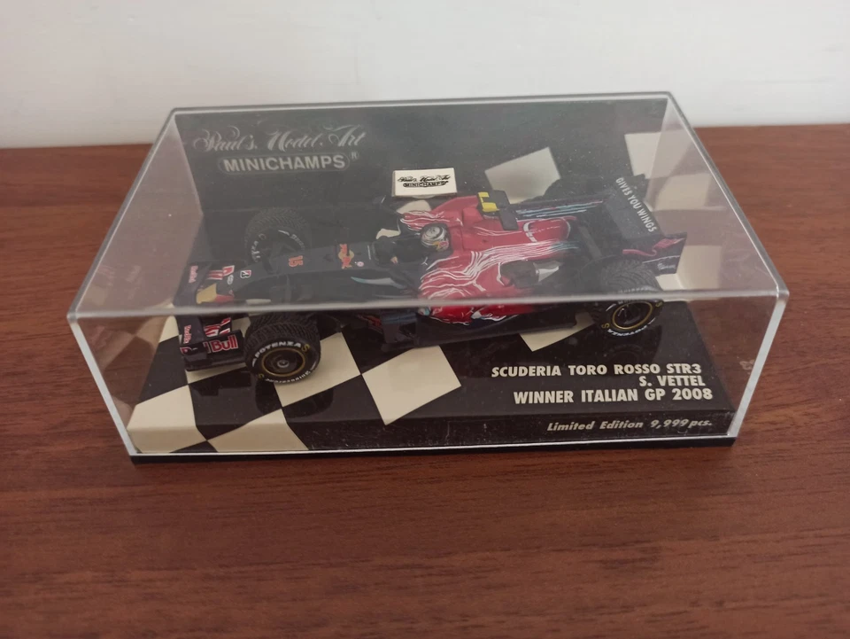 F1 MINICHAMPS 1/43 SCUDERIA TORO ROSSO STR3 S. VETTEL WINNER ITALIAN GP 2008 - Immagine 1 di 2