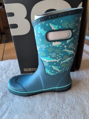 Botas clásicas con mango de tiburones BOGS impermeables aisladas - EE. UU. niños grandes EE. UU. talla 6 Foto 1 de 4