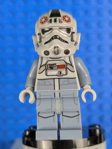 Lego Star Wars: AT-AT Driver - Dark Red Imperial Logo sw0581 Set 75054 - Picture 1 of 5