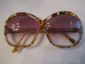 VINTAGE SUNGLASSES - LARGE LENSES - UNKNOWN DESIGNER? - TUB GL LOT #13 - Picture 1 of 6