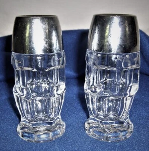 Vtg. 60-70's Pressed Clear Glass Salt & Pepper Shakers MCM 4"T Granny's Kitchen - Picture 1 of 4