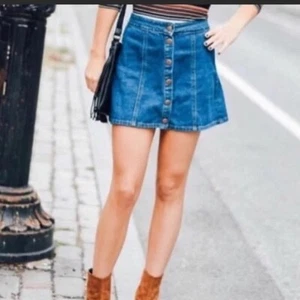 Brandy Melville Denim Jean Button Front Skirt Size 28 Blue A-line 💕 - Picture 1 of 7