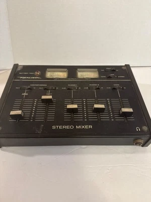 Mezclador estéreo realista. Número de modelo 32-1100A Foto 1 de 2