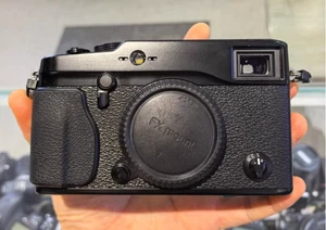 Fujifilm X-Pro1 16.3MP Mirrorless Digital Camera Body English SD Charger - Picture 1 of 8