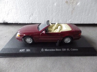 1/43  MERCEDES BENZ 320 SL  CABRIOLET  DANS UNE BOITE VITRINE - Photo 1/4