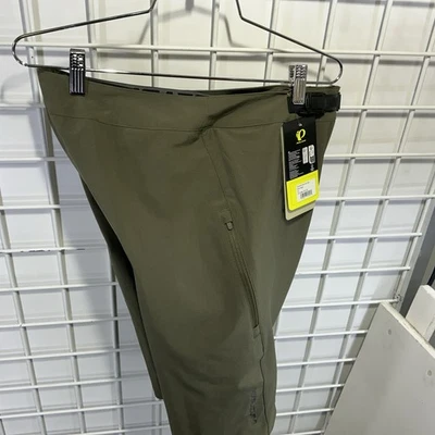 Pantalón Corto PEARL iZUMi Summit Con Forro - Para Hombre Talla 32 Mediano Olive Night $130 Foto 1 de 3