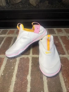 New Nike Zoom Pulse Vast Grey Pink Kids Casual Shoes Medical Nurse shoes Size 5 - Picture 1 of 10