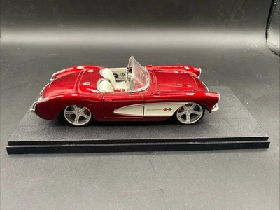 1957 Chevrolet Red/White Corvette Model Car Die Cast 1:24 W/case - Image 1 of 4