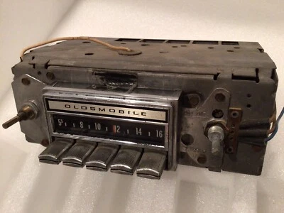Radio Oldsmobile Cutlass Delco 1970-1972 03APB1, 7312375 sin probar OEM Foto 1 de 4