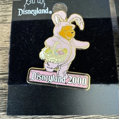 Значок Disneyland / Пасха 2000 с Винни-Пухом в роли пасхального кролика - Изображение 1 из 4