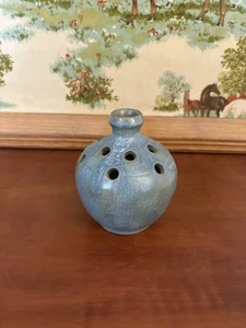 Vintage Kunstkeramik Blumenfrosch Stiefmütterchen Topf Vase 1955 Künstler signiert blau - Bild 1 von 3