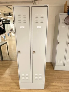 Doppel-Spind / Metall-Umkleideschrank von RBB – robust & abschließbar - Bild 1 von 5